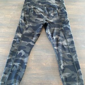 Athleta: Ultimate 7/8 Tights- Camo